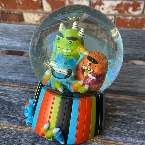 Candy Monster music snowglobe - Picture 3 of 5